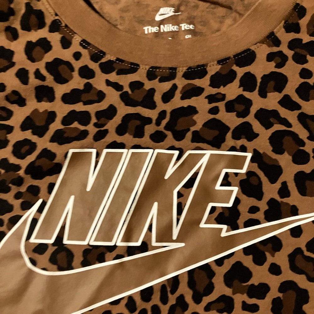 Women’s Nike T-shirt